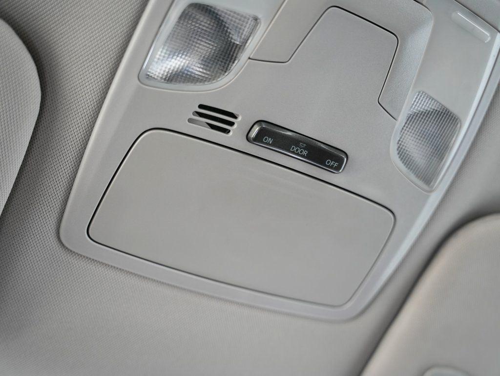 Toyota Sienna 5dr 7-Pass Van L FWD (Natl) 2015