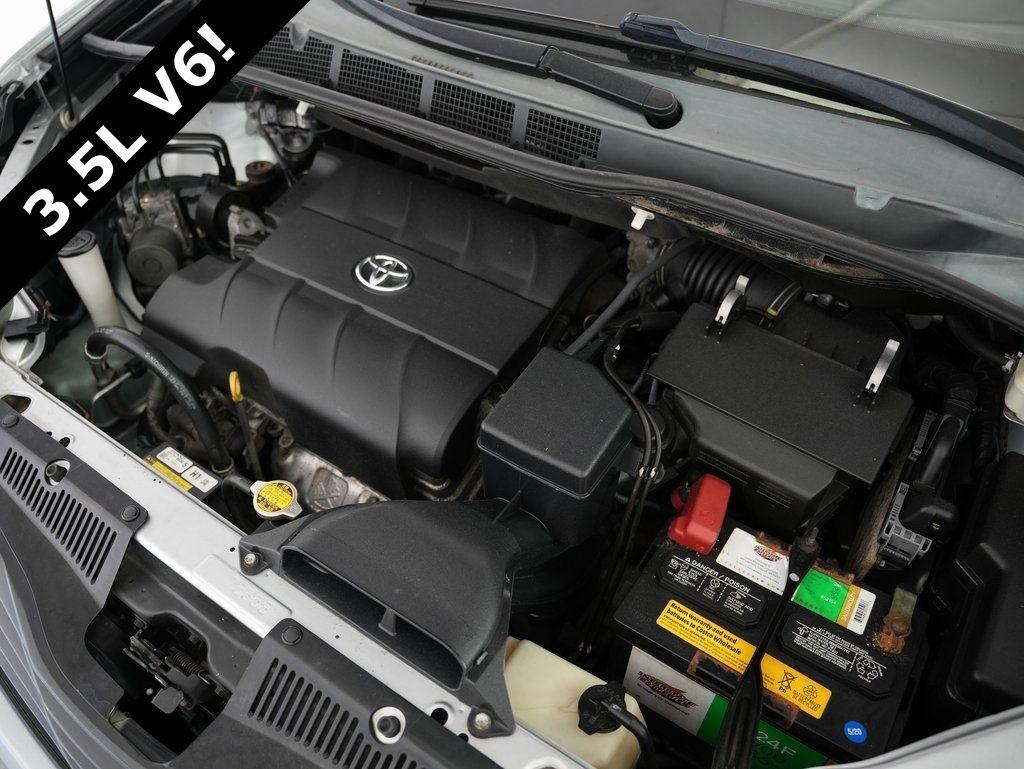 Toyota Sienna 5dr 7-Pass Van L FWD (Natl) 2015