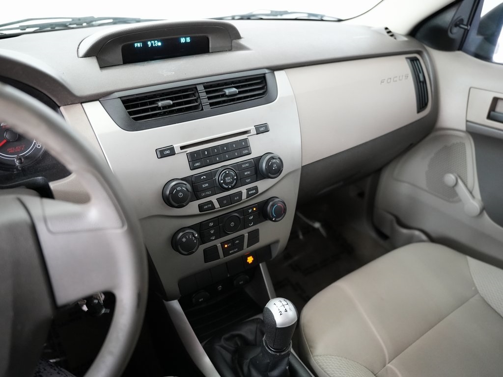 Ford Focus 4dr Sdn S 2009 Ford Focus 4dr Sdn S 2009