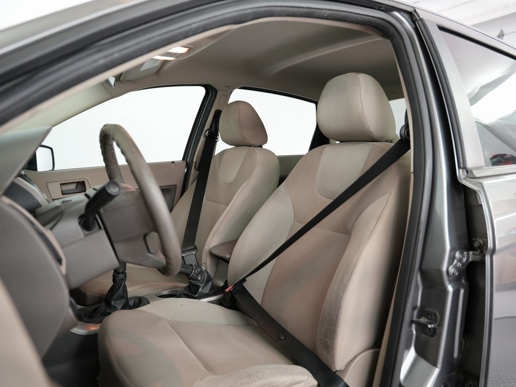 Ford Focus 4dr Sdn S 2009 Ford Focus 4dr Sdn S 2009