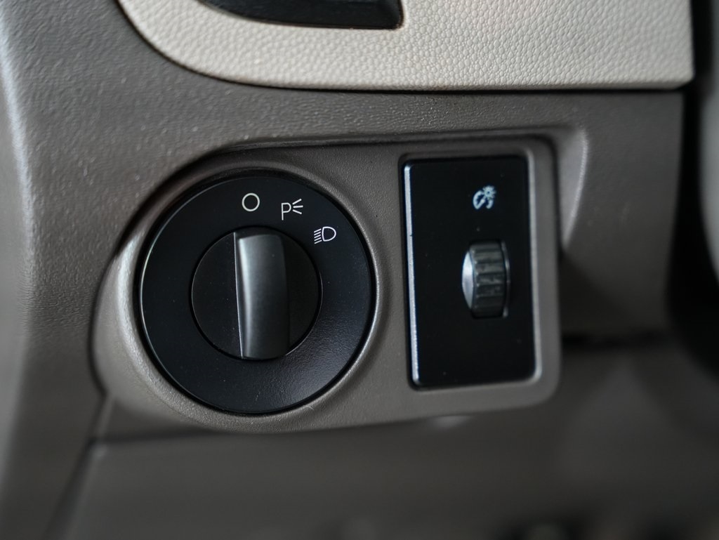 Ford Focus 4dr Sdn S 2009 Ford Focus 4dr Sdn S 2009