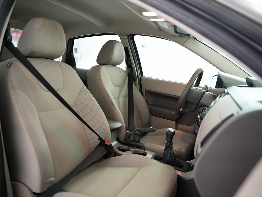 Ford Focus 4dr Sdn S 2009 Ford Focus 4dr Sdn S 2009