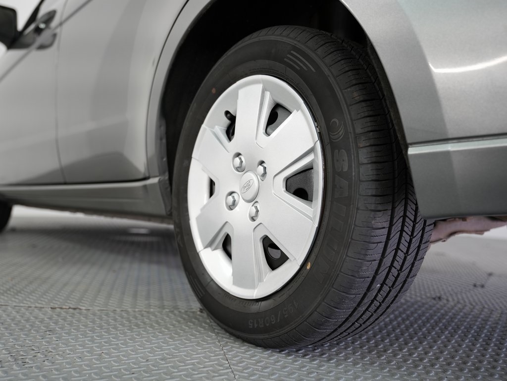 Ford Focus 4dr Sdn S 2009 Ford Focus 4dr Sdn S 2009