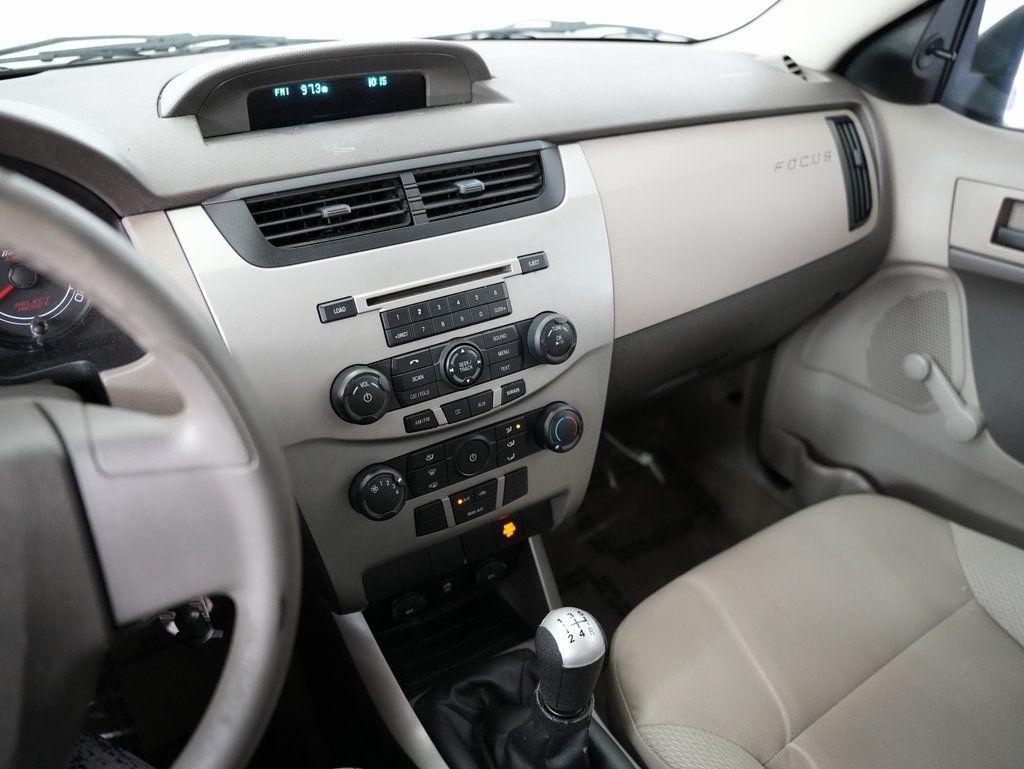 Ford Focus 4dr Sdn S 2009