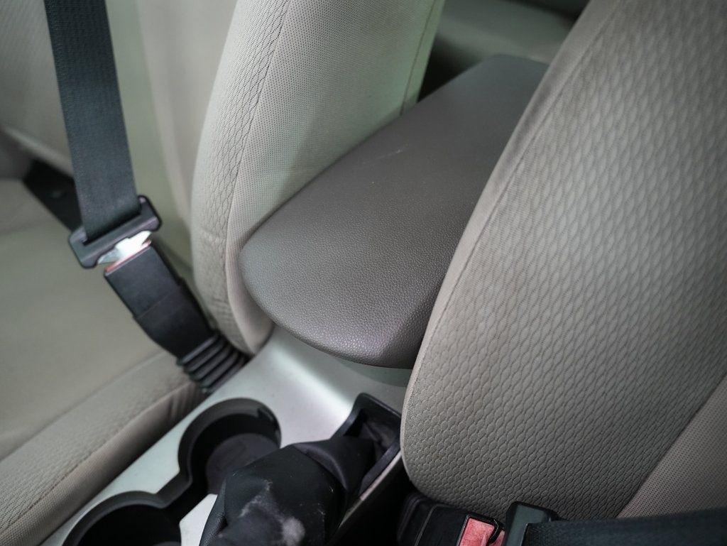 Ford Focus 4dr Sdn S 2009