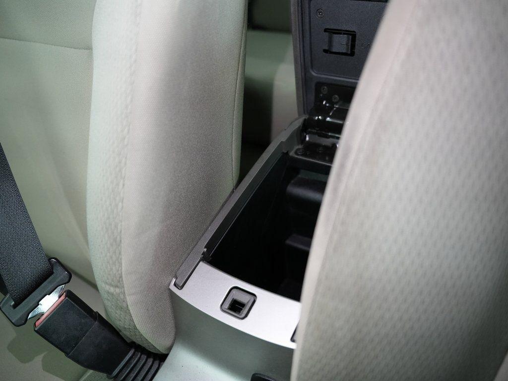 Ford Focus 4dr Sdn S 2009