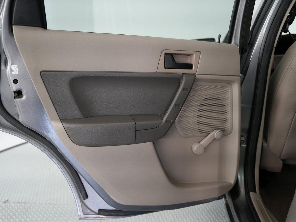 Ford Focus 4dr Sdn S 2009