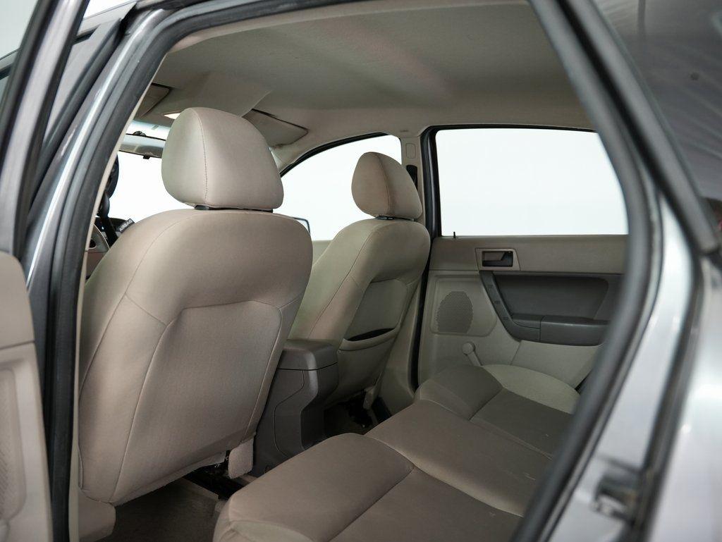 Ford Focus 4dr Sdn S 2009