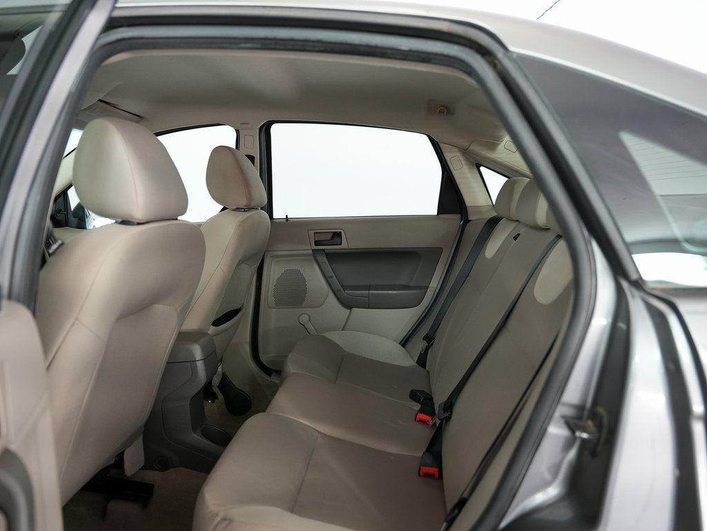 Ford Focus 4dr Sdn S 2009