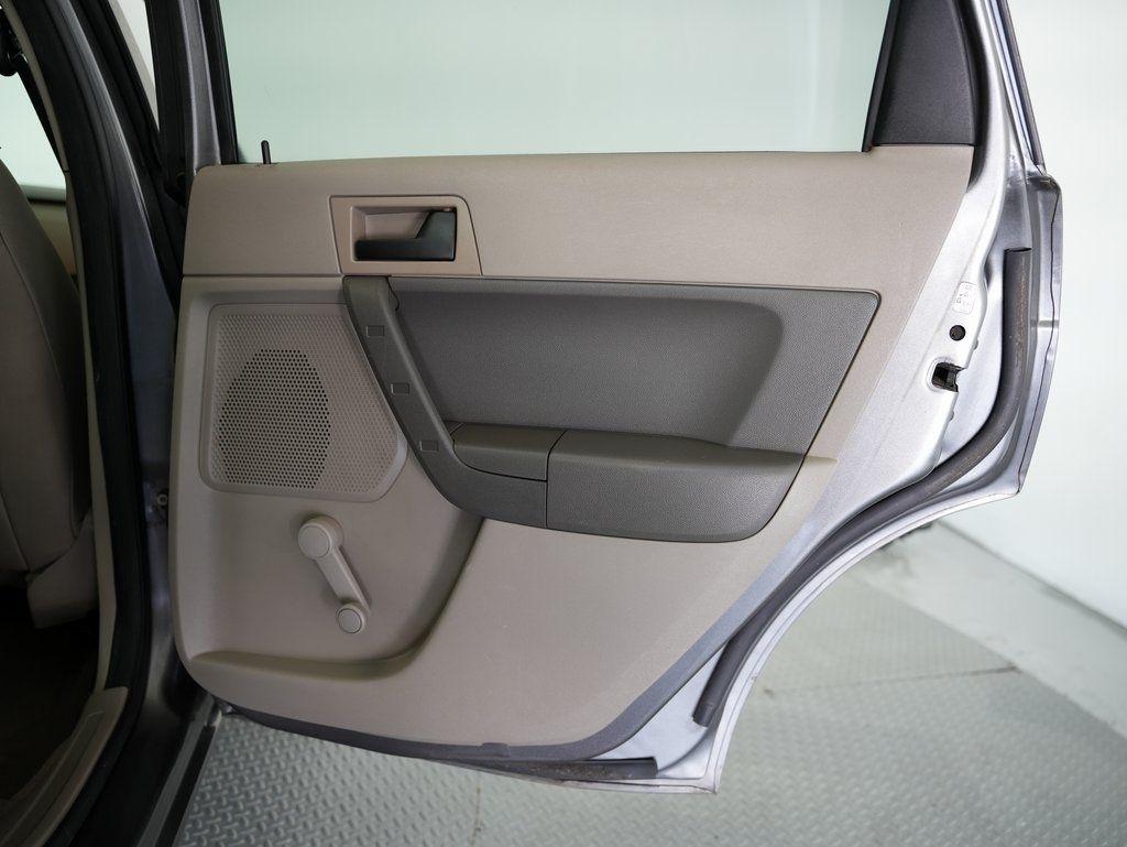 Ford Focus 4dr Sdn S 2009