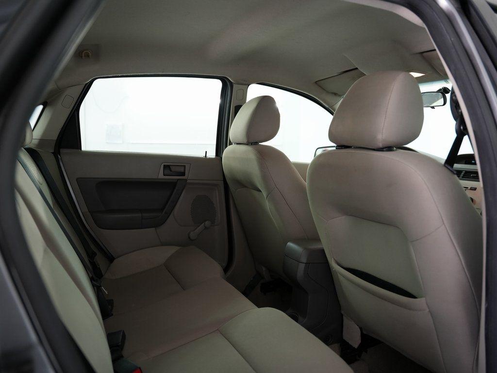 Ford Focus 4dr Sdn S 2009