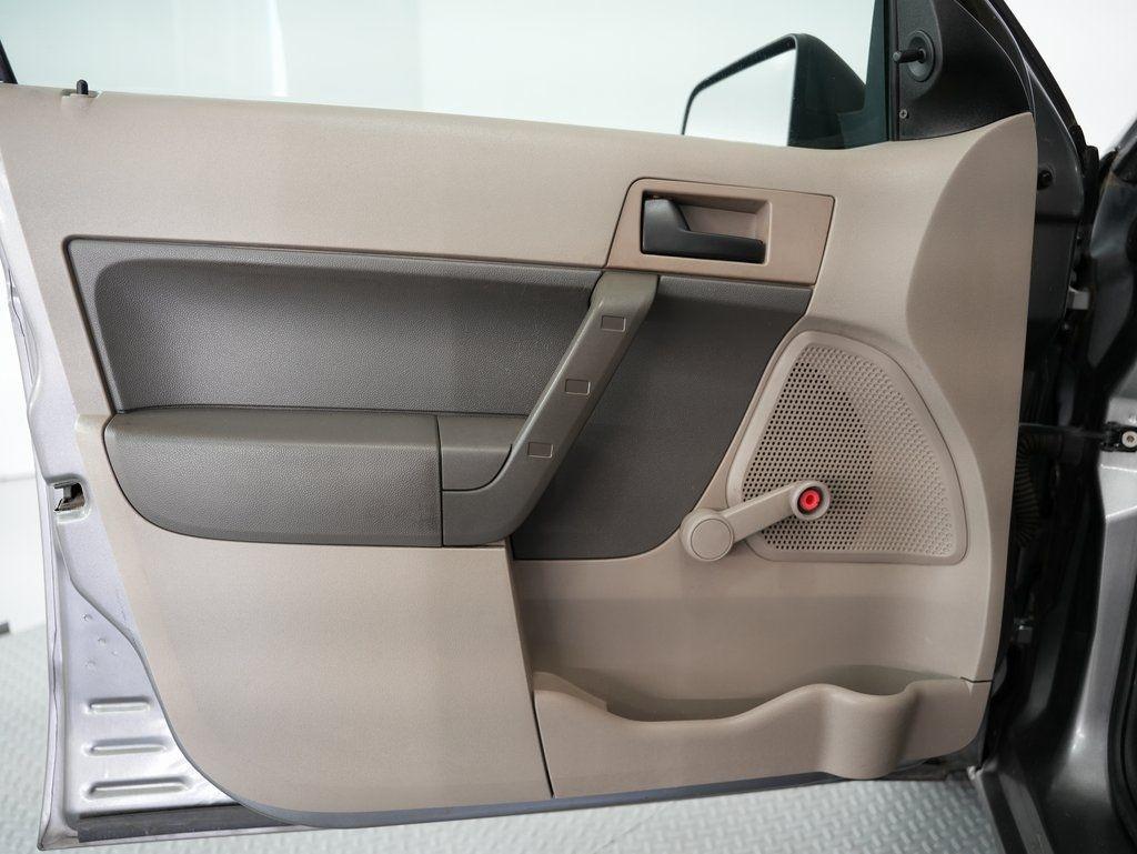 Ford Focus 4dr Sdn S 2009