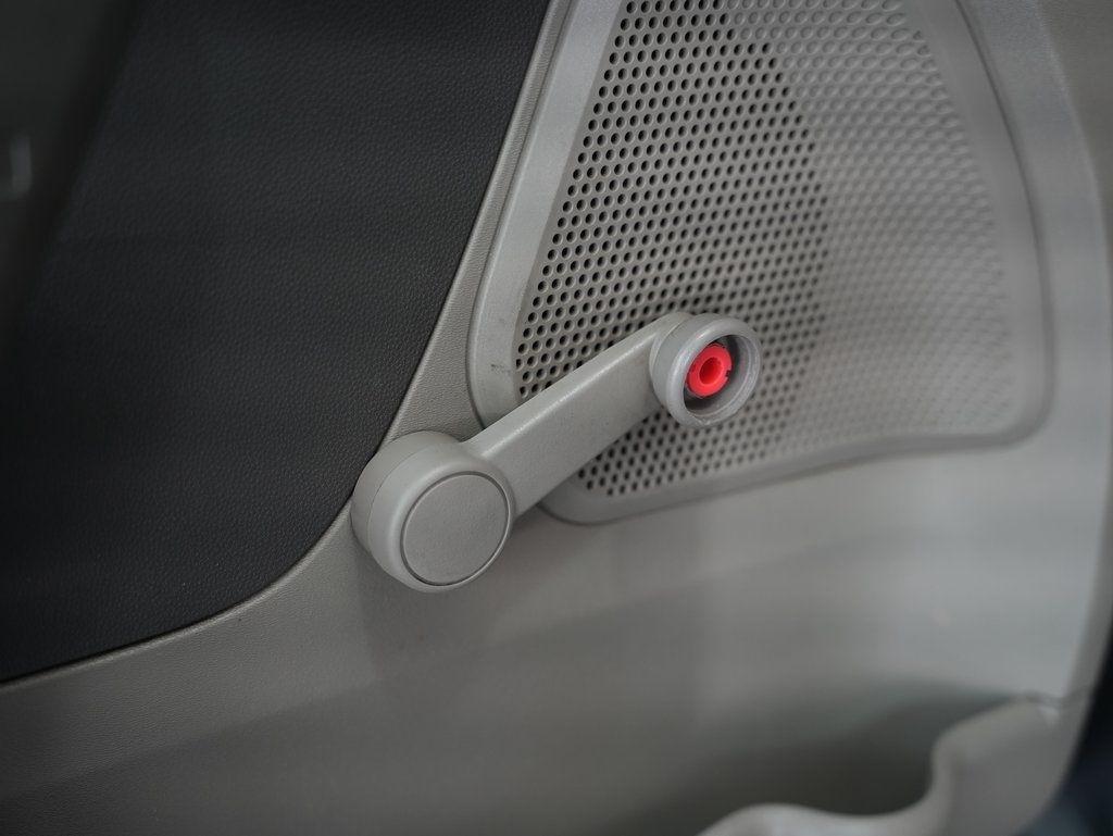 Ford Focus 4dr Sdn S 2009