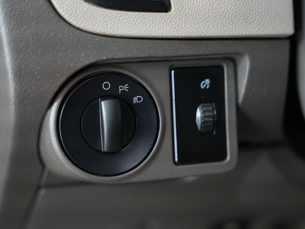 Ford Focus 4dr Sdn S 2009