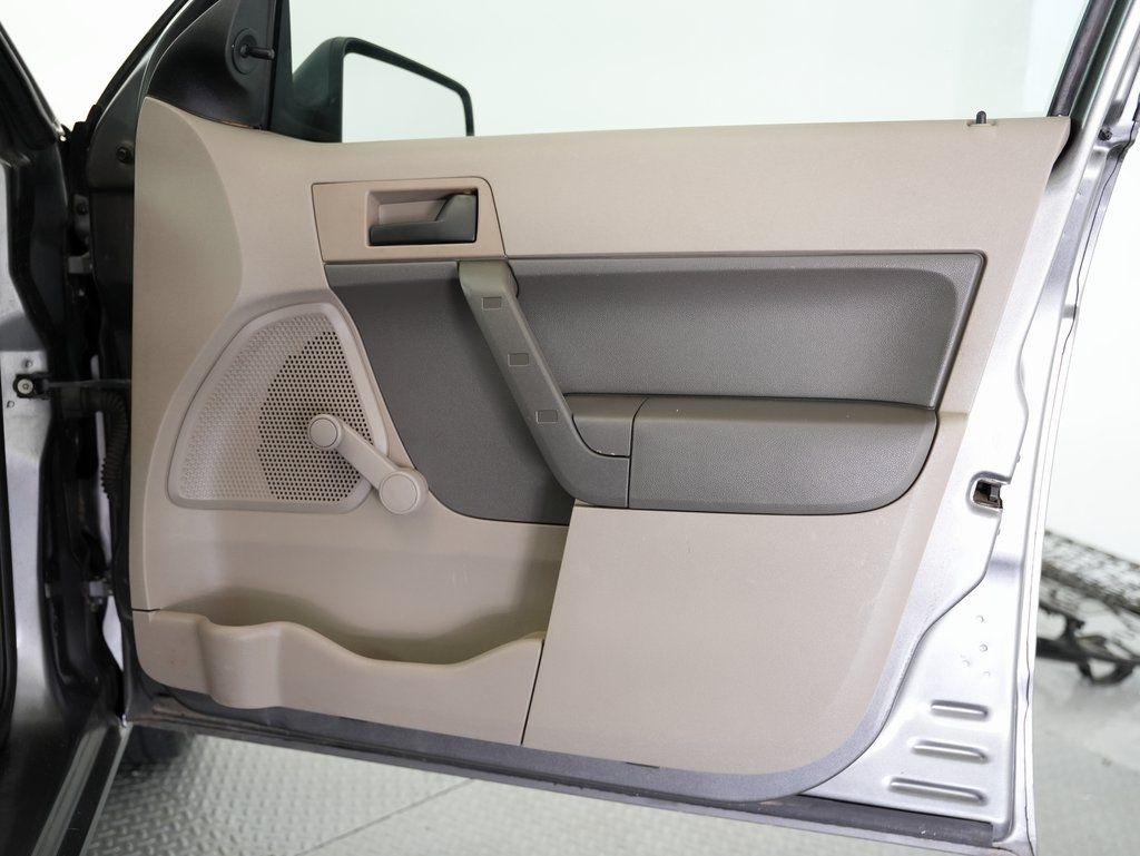 Ford Focus 4dr Sdn S 2009