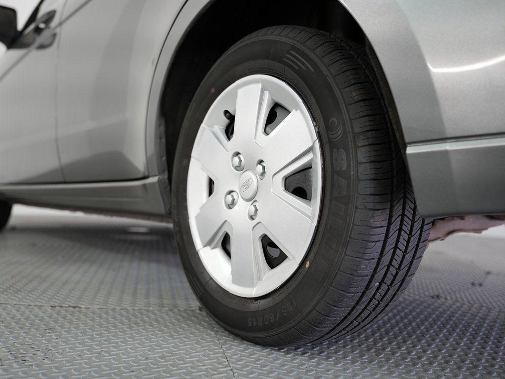 Ford Focus 4dr Sdn S 2009