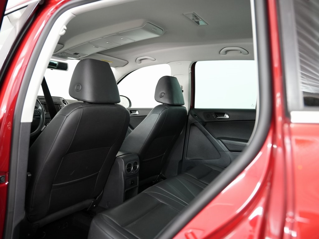 Volkswagen Tiguan 4WD 4dr Auto SEL w/Premium Nav & Dynaudio 2012 Volkswagen Tiguan 4WD 4dr Auto SEL w/Premium Nav & Dynaudio 2012