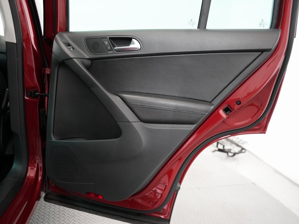 Volkswagen Tiguan 4WD 4dr Auto SEL w/Premium Nav & Dynaudio 2012 Volkswagen Tiguan 4WD 4dr Auto SEL w/Premium Nav & Dynaudio 2012