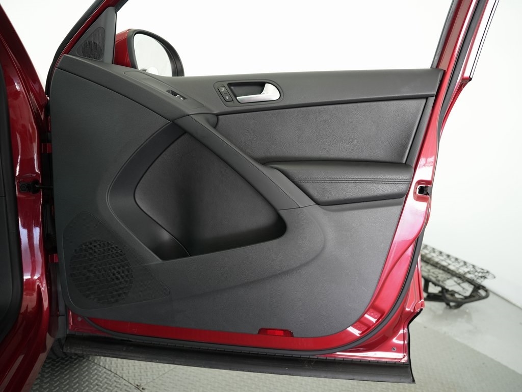 Volkswagen Tiguan 4WD 4dr Auto SEL w/Premium Nav & Dynaudio 2012 Volkswagen Tiguan 4WD 4dr Auto SEL w/Premium Nav & Dynaudio 2012