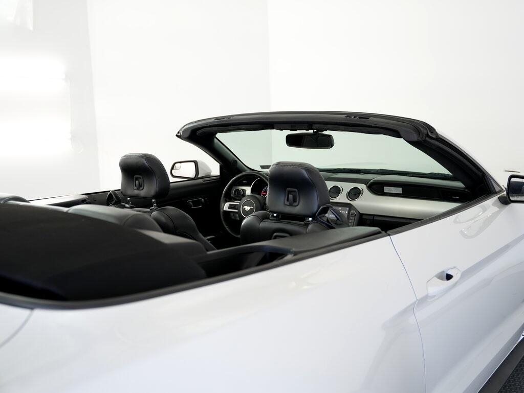 2017 Ford Mustang GT Premium Convertible photo 11