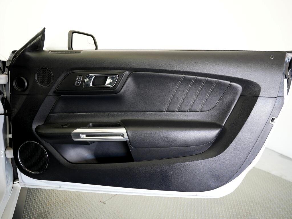 2017 Ford Mustang GT Premium Convertible photo 35
