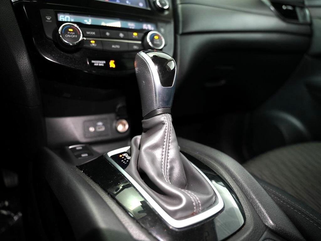 2019 Nissan Rogue AWD SV photo 24