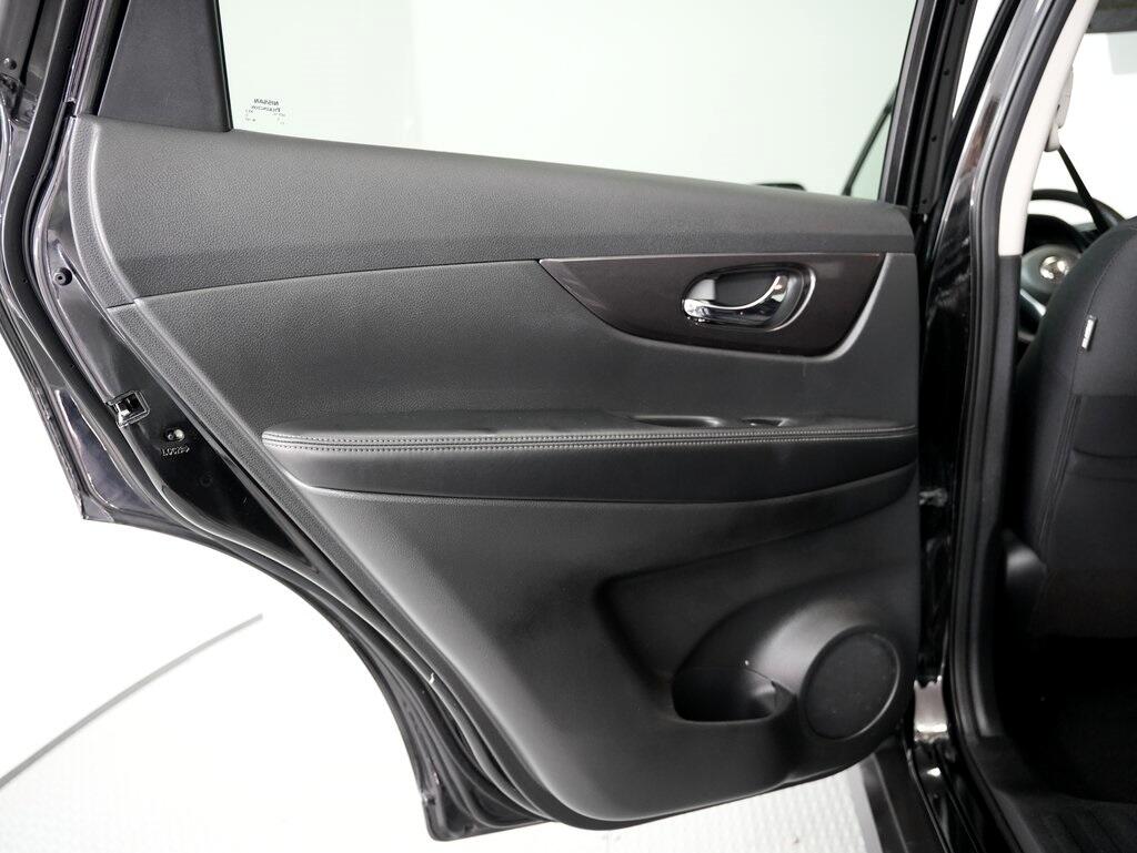 2019 Nissan Rogue AWD SV photo 32