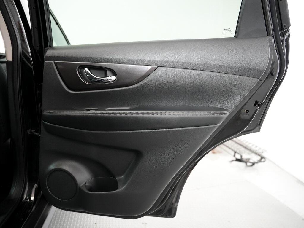 2019 Nissan Rogue AWD SV photo 35