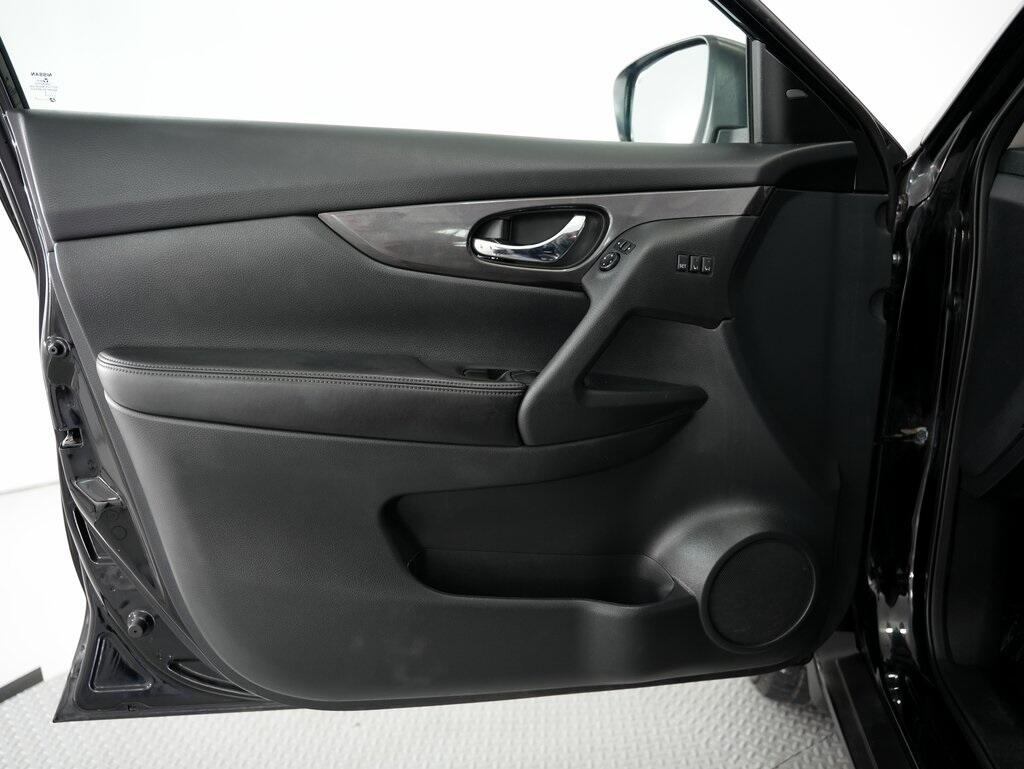 2019 Nissan Rogue AWD SV photo 39