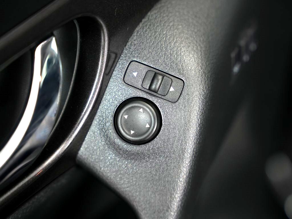 2019 Nissan Rogue AWD SV photo 40