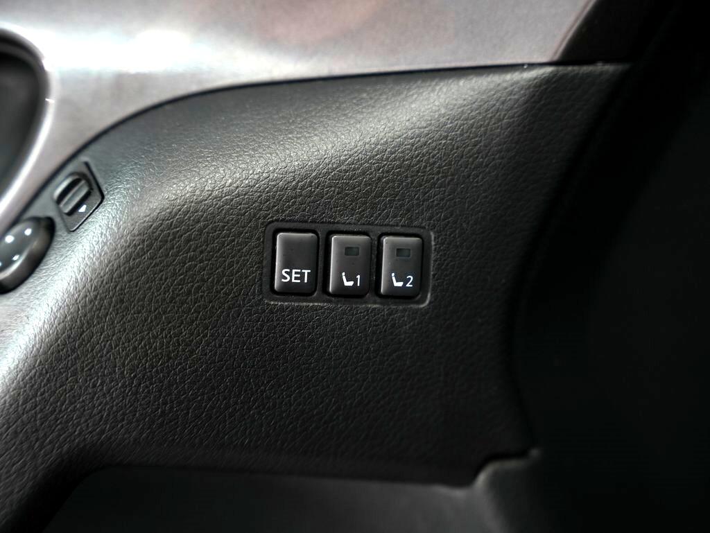 2019 Nissan Rogue AWD SV photo 41