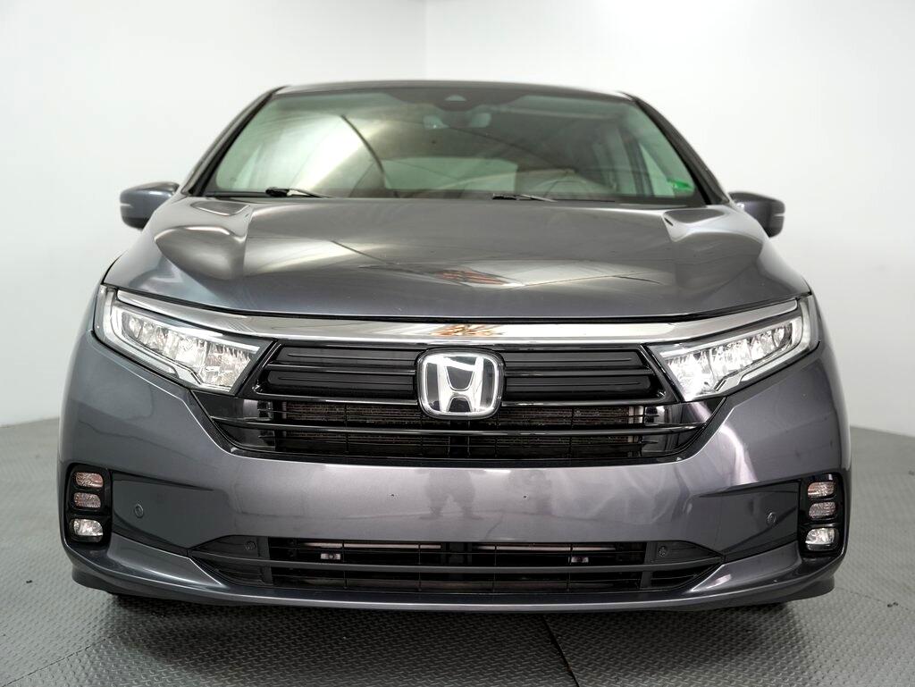 2021 Honda Odyssey Touring photo 3