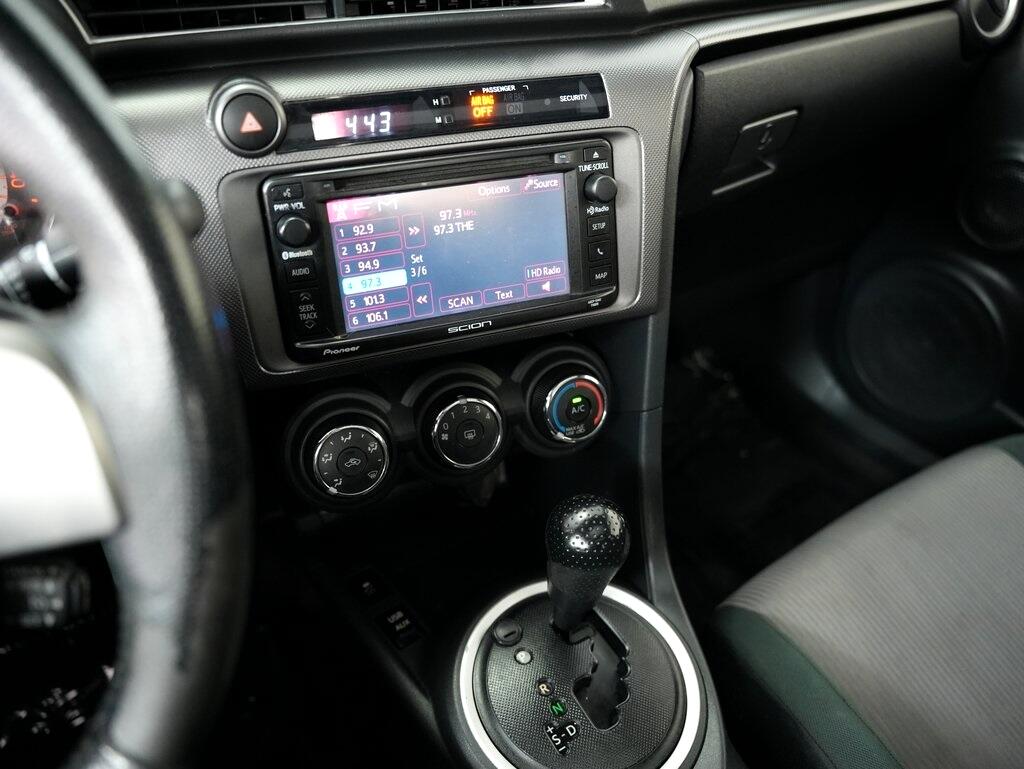 2015 Scion tC photo 17