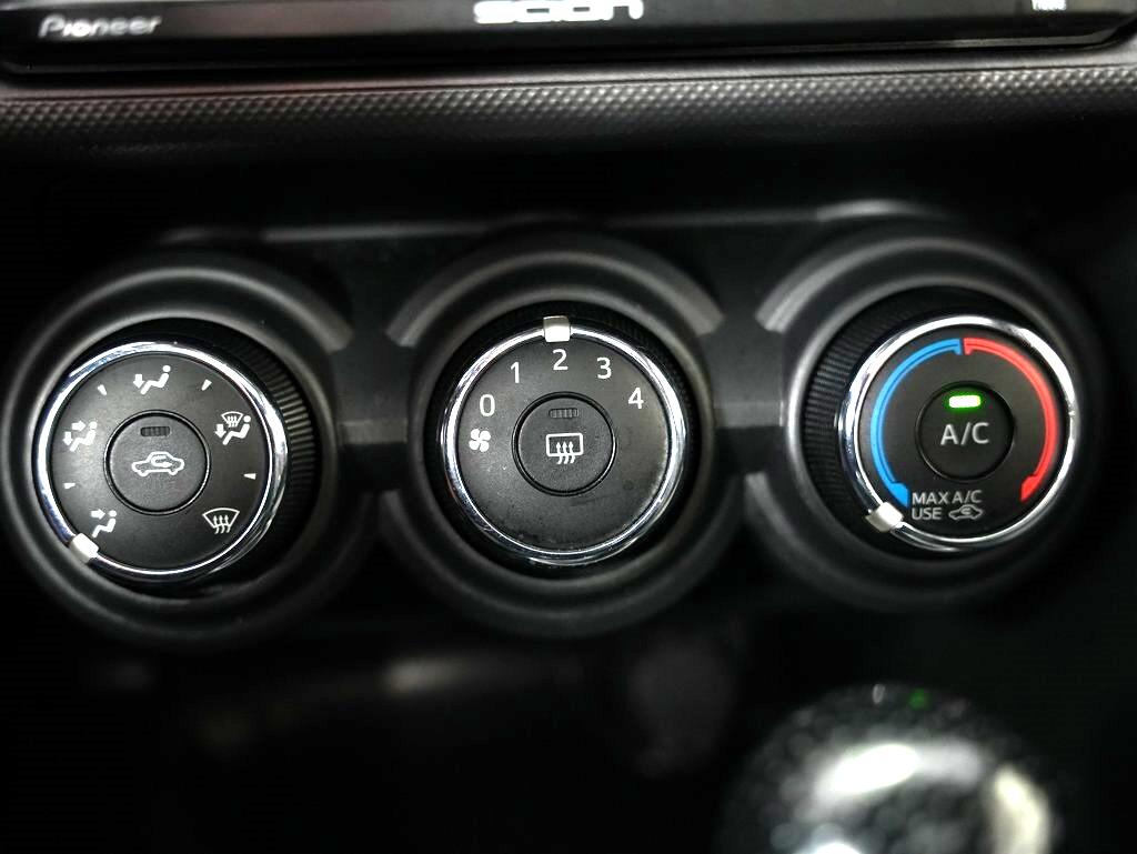2015 Scion tC photo 22