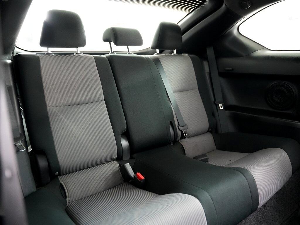 2015 Scion tC photo 30