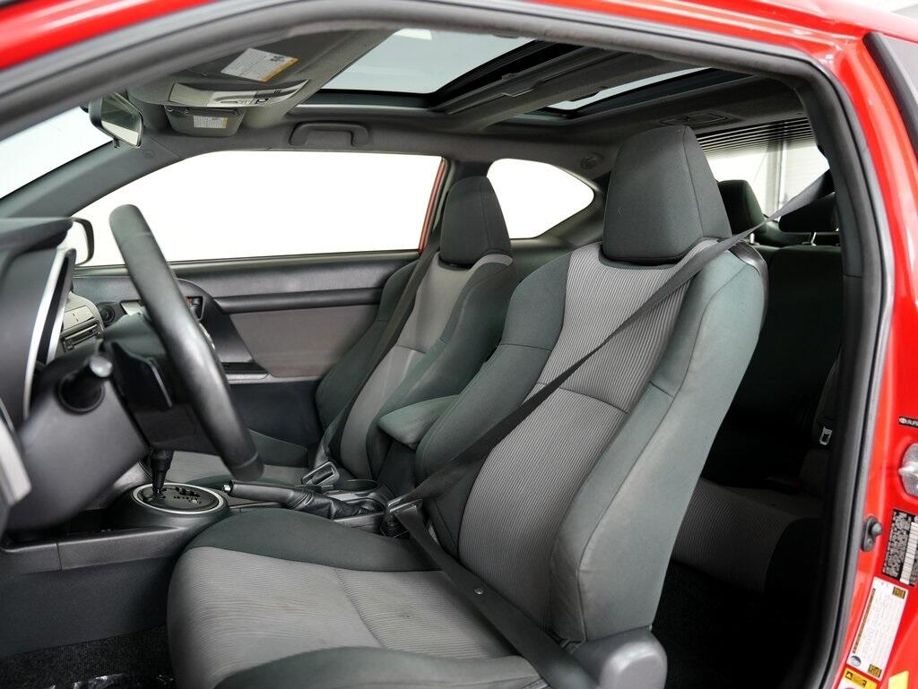 2015 Scion tC photo 33