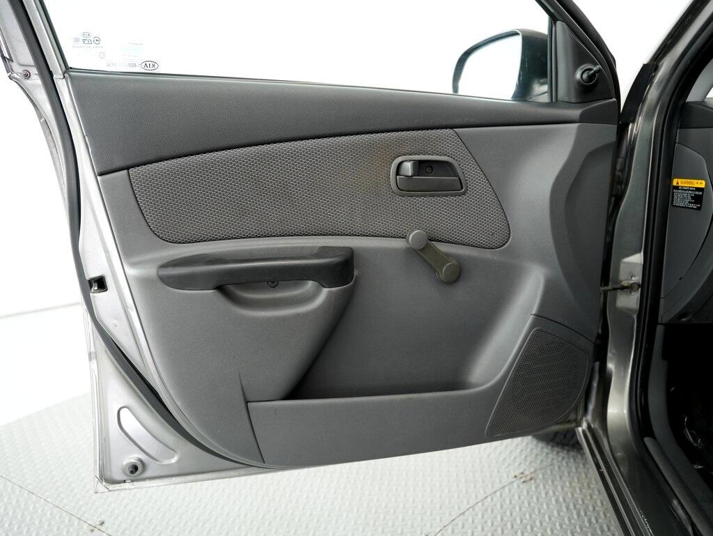2010 Kia Rio LX photo 31