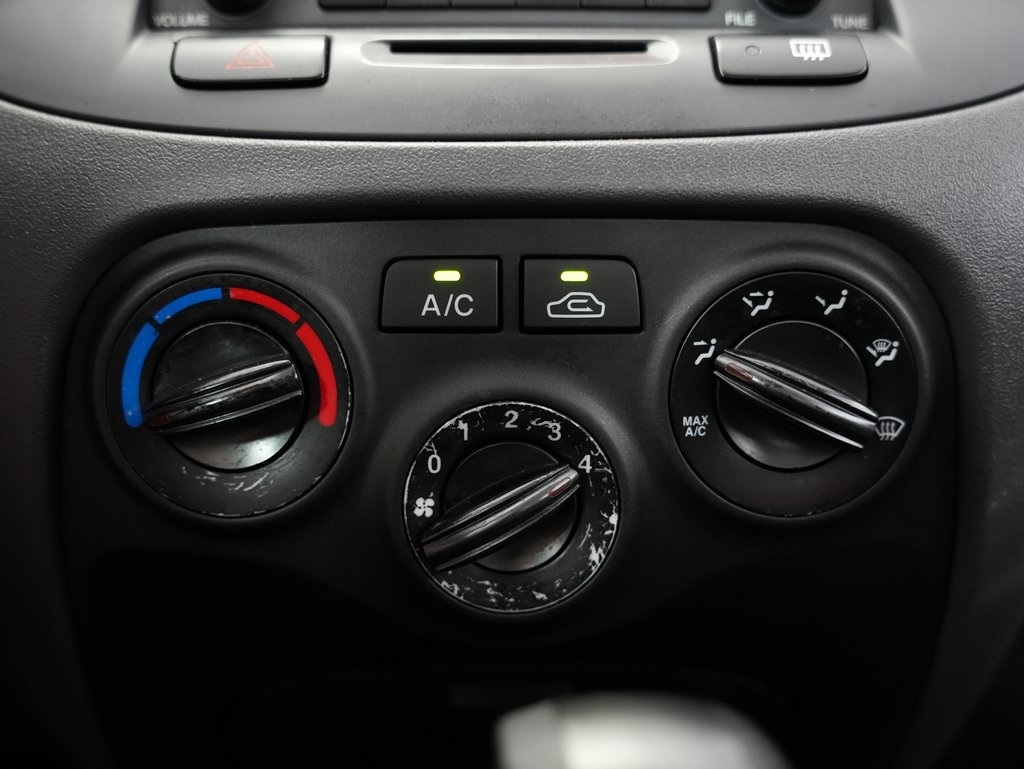 Kia Rio 4dr Sdn Auto LX 2010 Kia Rio 4dr Sdn Auto LX 2010