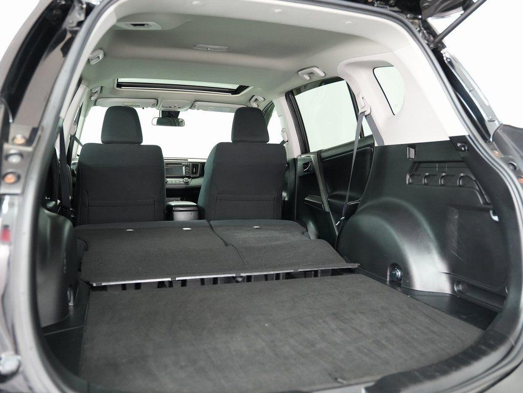 Toyota RAV4 XLE AWD (Natl) 2017