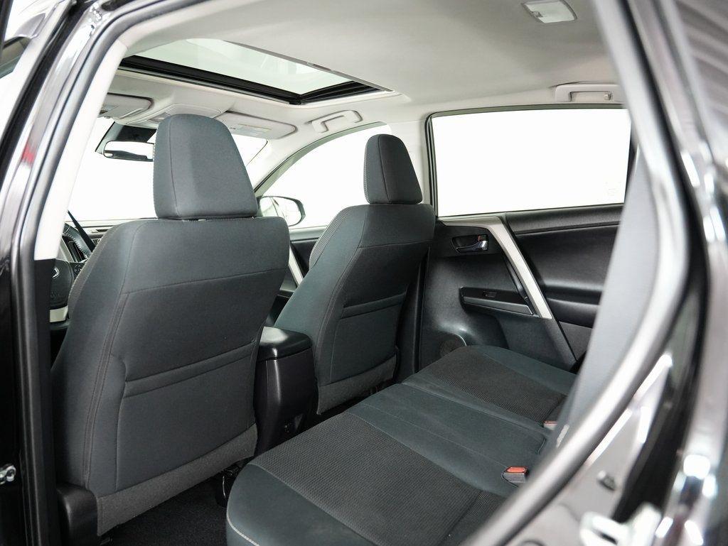 Toyota RAV4 XLE AWD (Natl) 2017