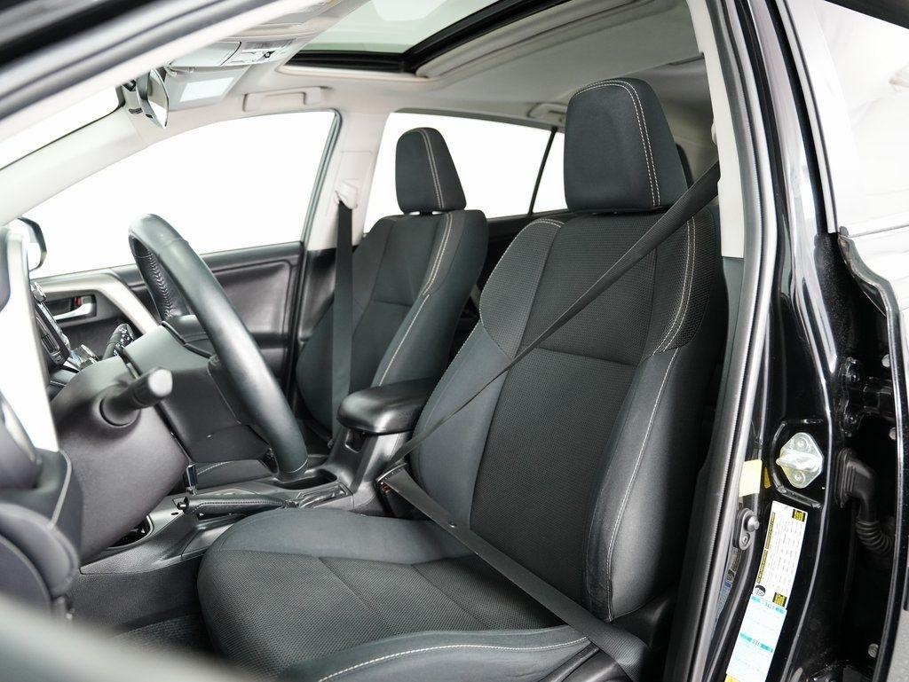 Toyota RAV4 XLE AWD (Natl) 2017