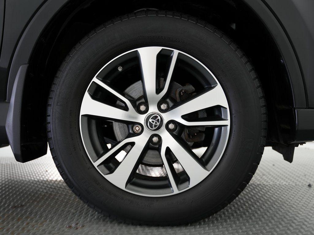 Toyota RAV4 XLE AWD (Natl) 2017