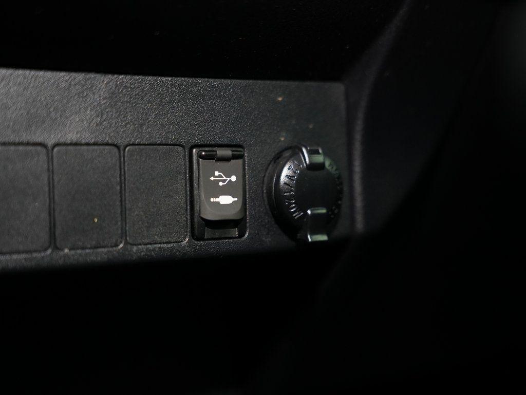 Toyota RAV4 XLE AWD (Natl) 2017