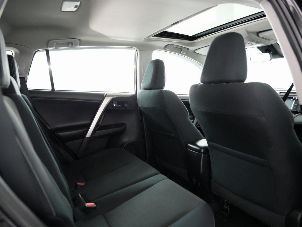 Toyota RAV4 XLE AWD (Natl) 2017