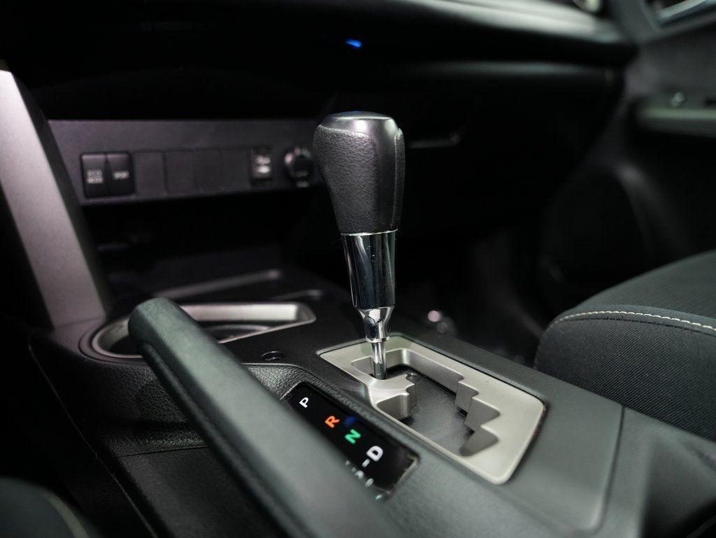 Toyota RAV4 XLE AWD (Natl) 2017