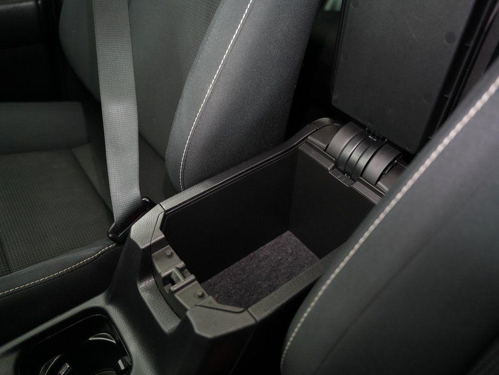 Toyota RAV4 XLE AWD (Natl) 2017