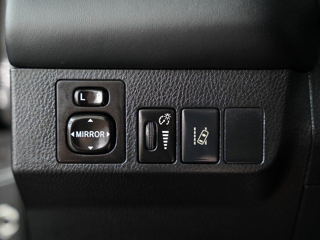 Toyota RAV4 XLE AWD (Natl) 2017