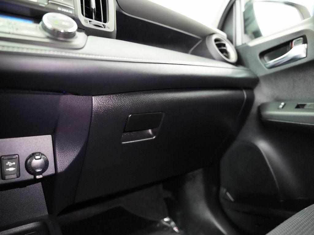 Toyota RAV4 XLE AWD (Natl) 2017