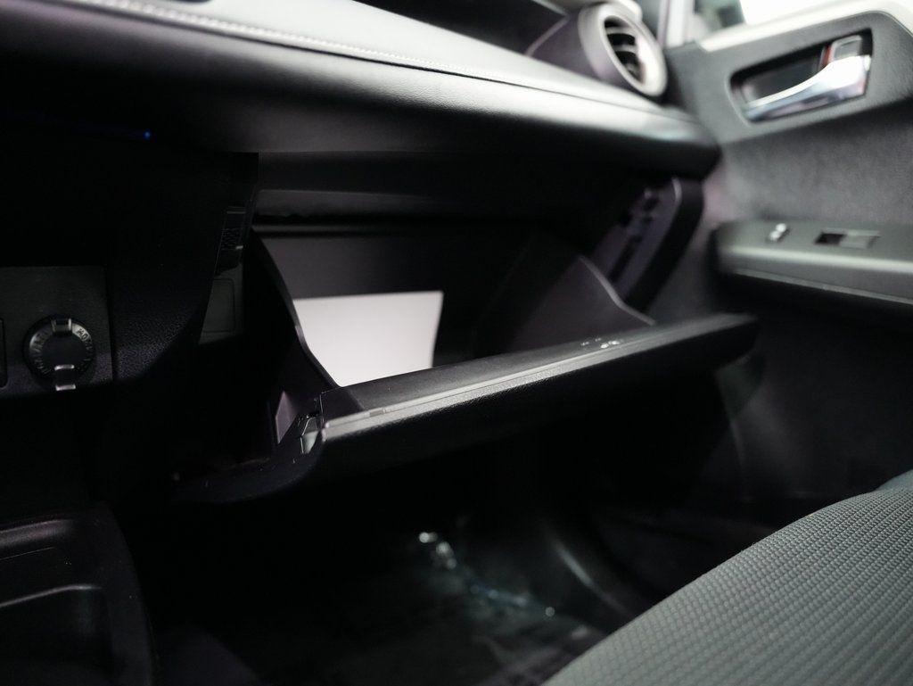 Toyota RAV4 XLE AWD (Natl) 2017