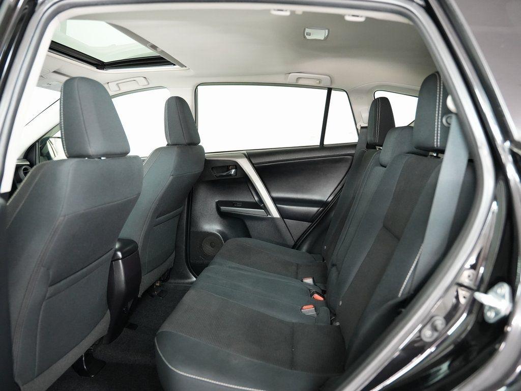 Toyota RAV4 XLE AWD (Natl) 2017